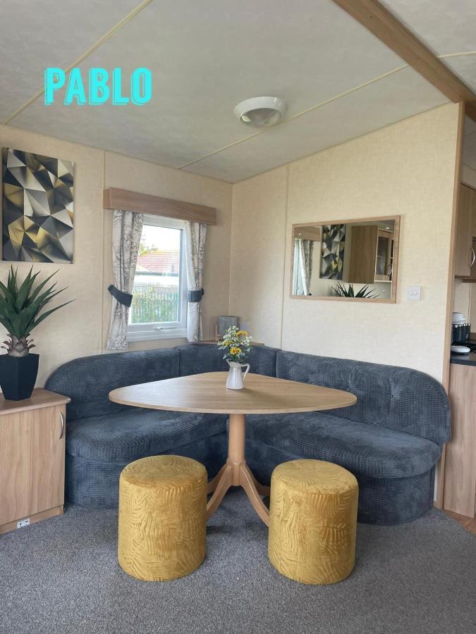 Towyn Six Berth En Suite Caravan Rhyl Zewnętrze zdjęcie
